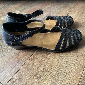 Clarks Black Women's Mary Janes with Tan Insole